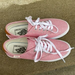 Vans “off the wall” lace sneakers